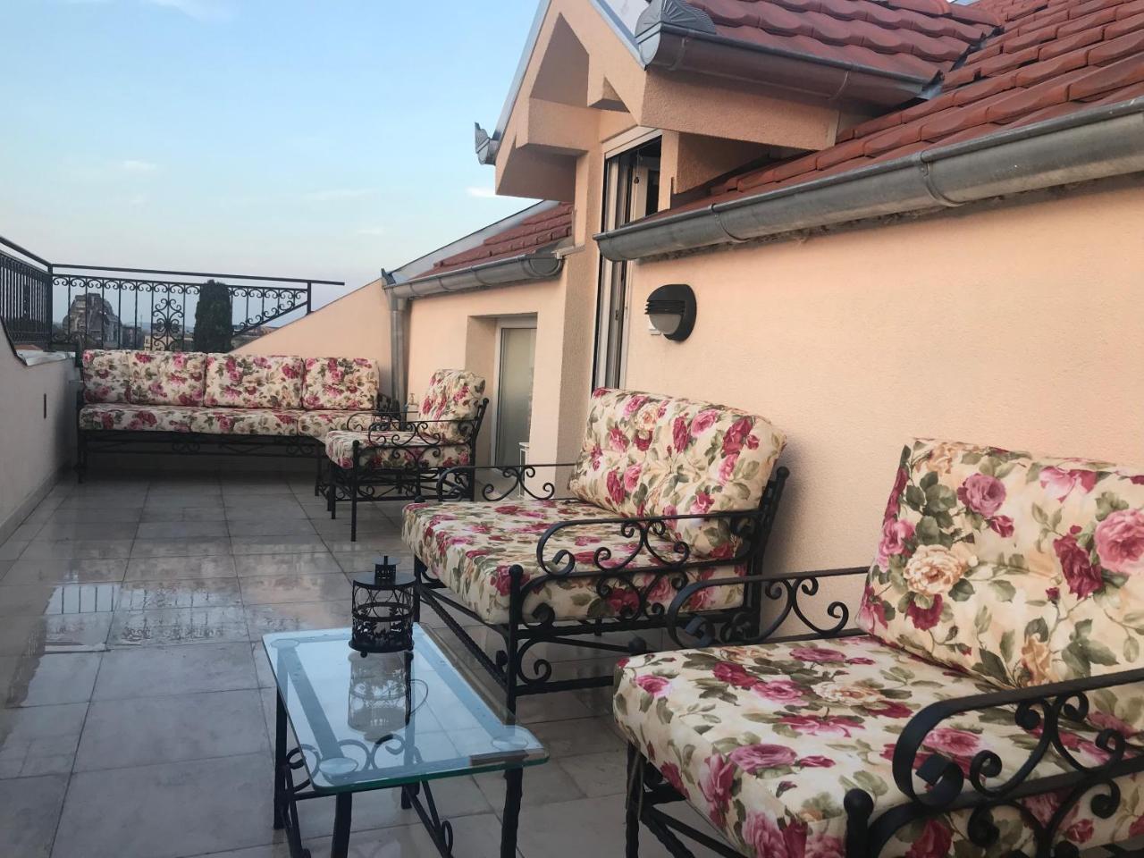 New And Nice Apartments Kragujevac Esterno foto