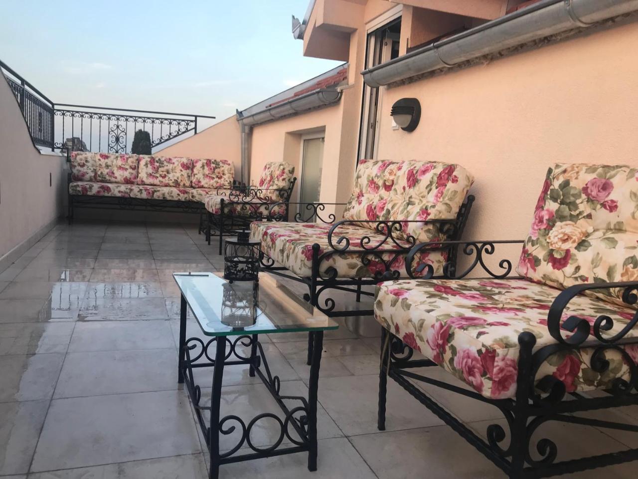 New And Nice Apartments Kragujevac Esterno foto