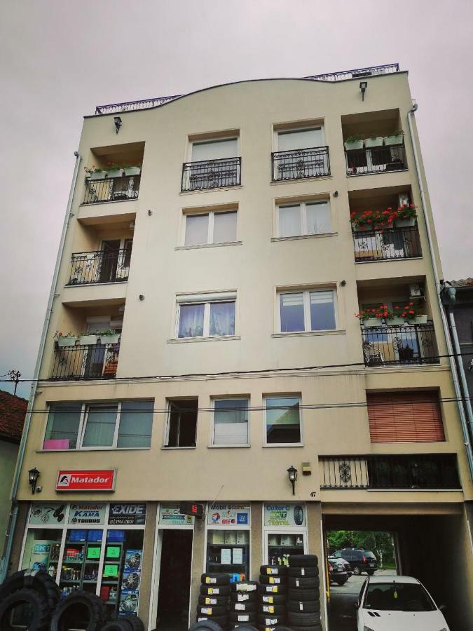 New And Nice Apartments Kragujevac Esterno foto