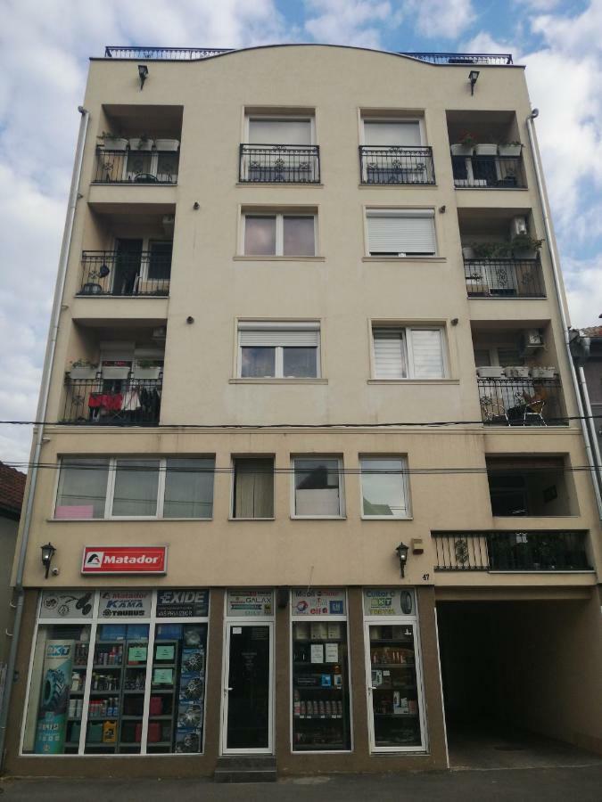 New And Nice Apartments Kragujevac Esterno foto